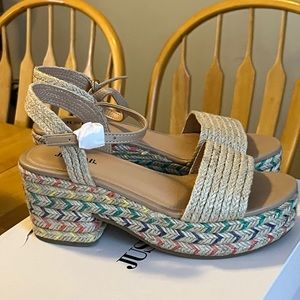 Dress sandals natural color